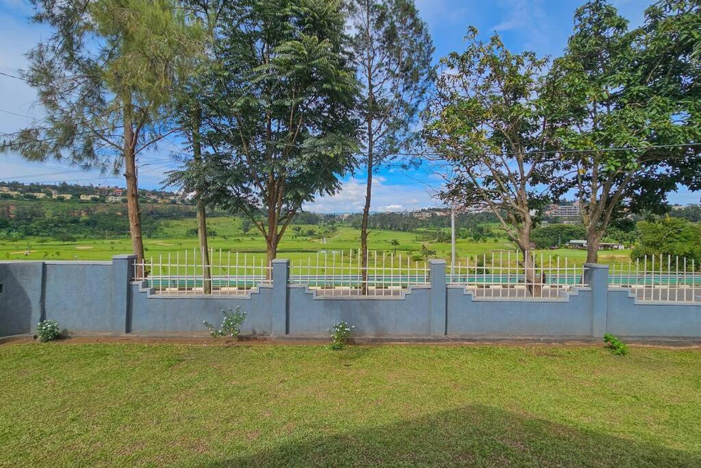 Complete 4-Bedroom House Facing Kigali Golf Course Exteriér fotografie