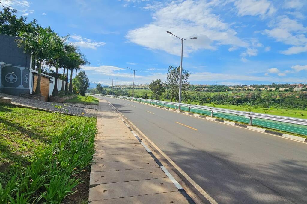 Complete 4-Bedroom House Facing Kigali Golf Course Exteriér fotografie